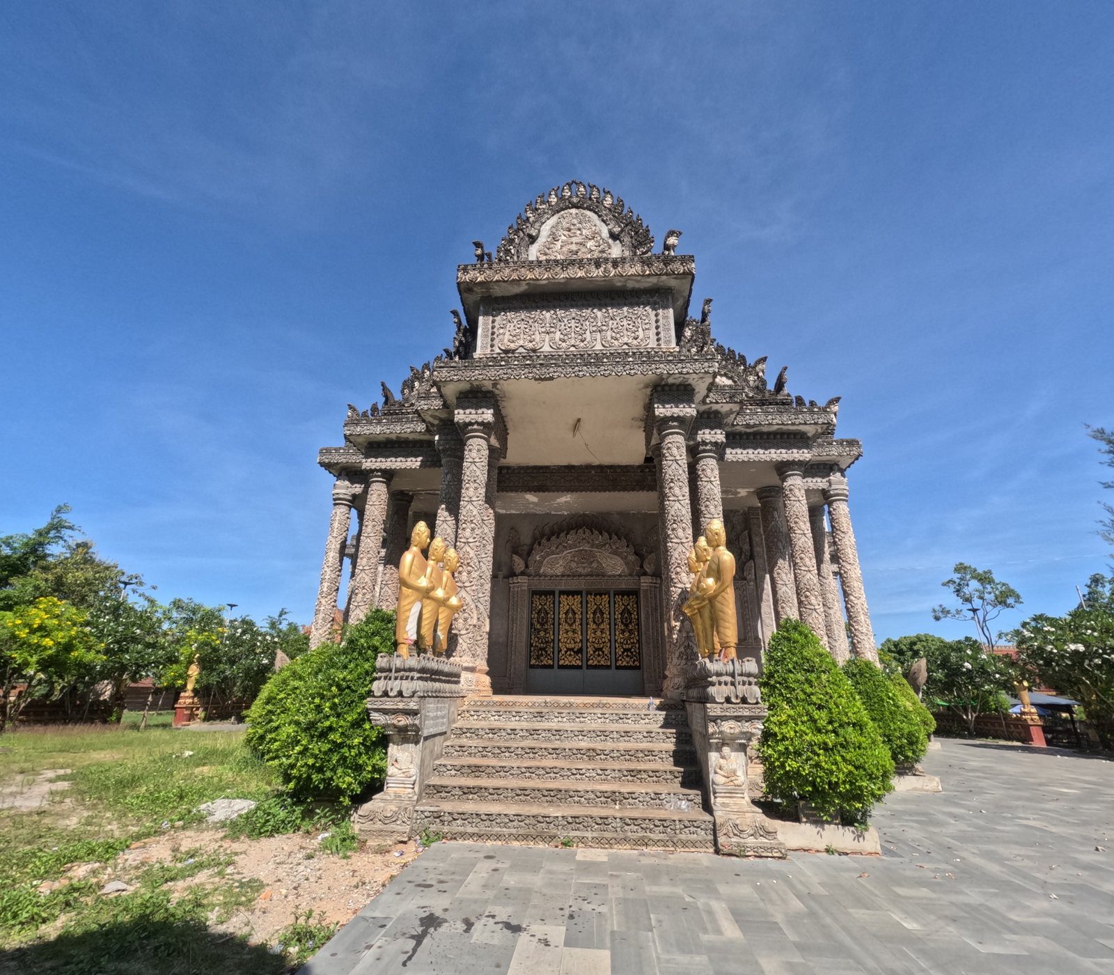 Façade de temple sculptée